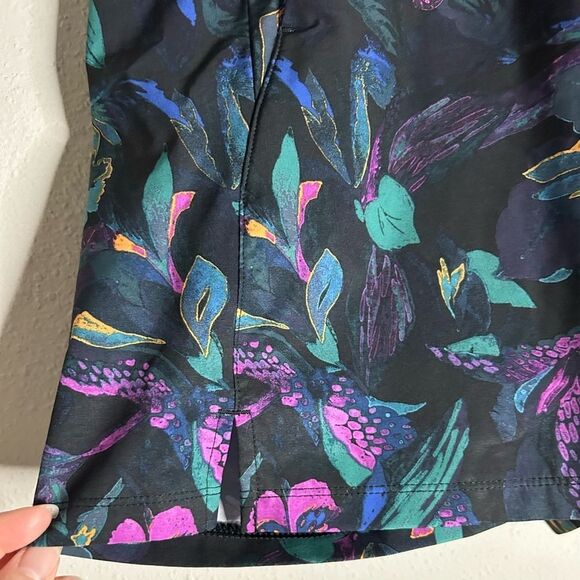 All In Motion Dark Floral Athletic Shorts Size M - Picture 12 of 12